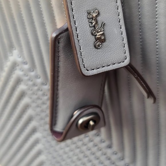 Gently used Rogue 31 With Quilting And Rivets - Picture 5 of 14